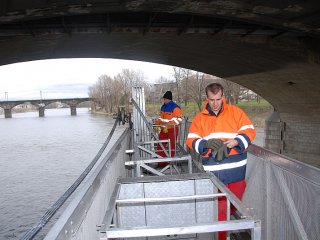 zpřístupnění mostní konstrukce nad vodou je snadné, rychlé a bezpečné
