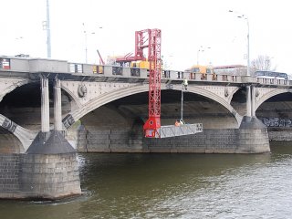 celkový pohled na návodní stranu Hlávkova mostu