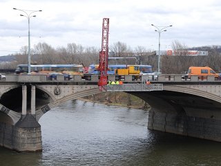 bez ohledu na dopravní situaci na mostě lze nepřístupné mosty takto jednoduše zpřístupnit